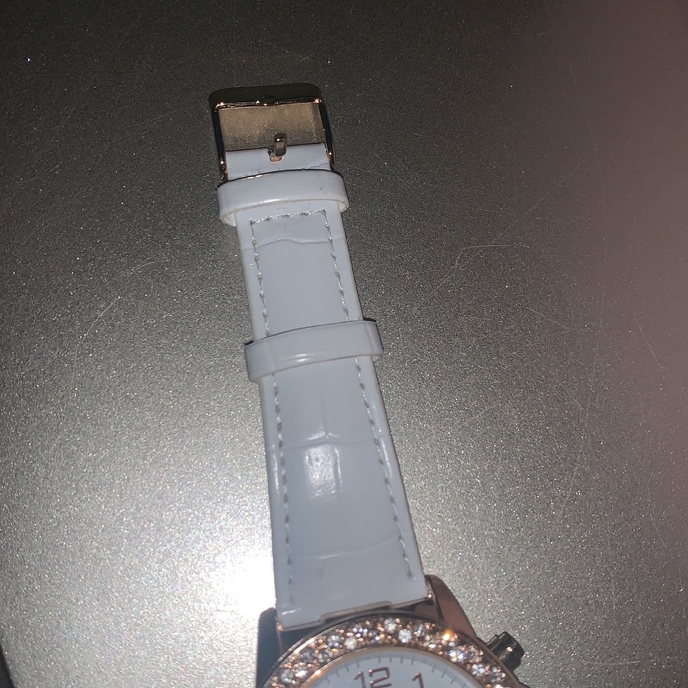 Watch - Picture 3 of 6